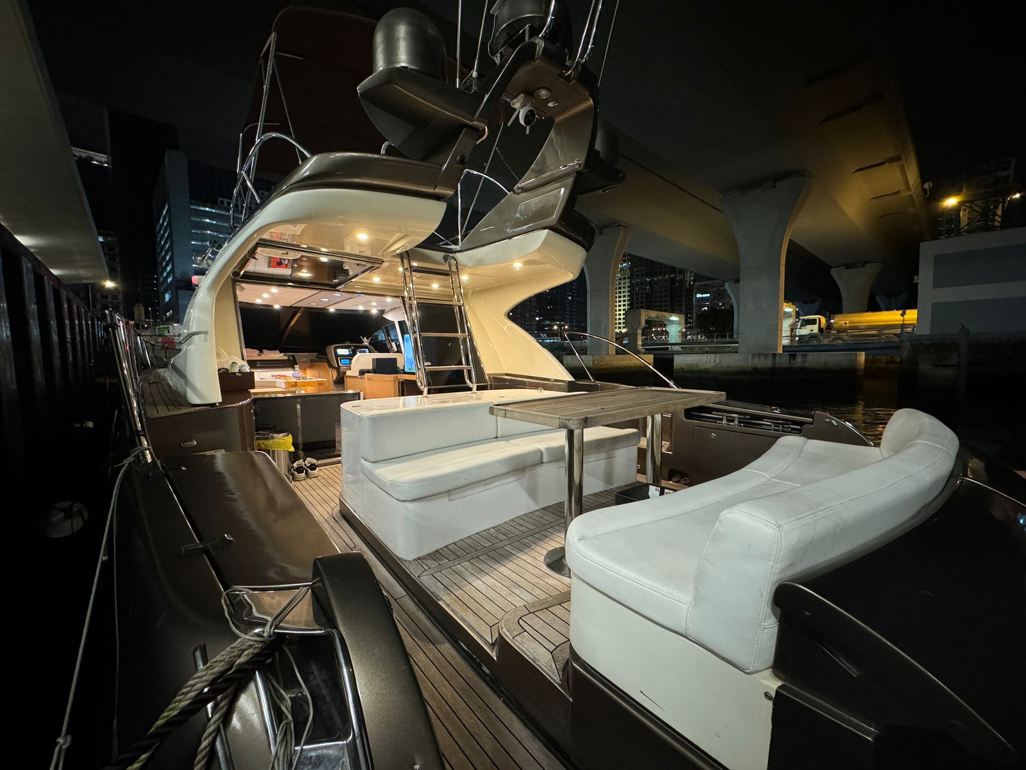 長勝遊艇租賃 RIVA 56 YACHT